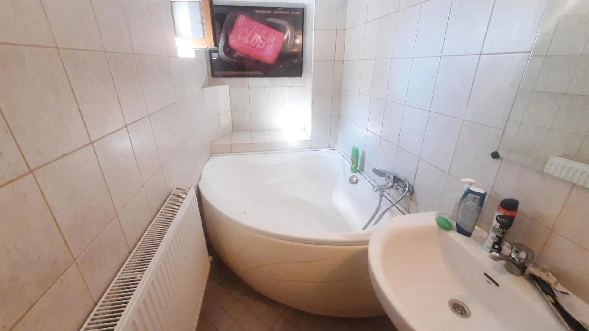 Homestay Camera Comuna Bucharest Romania