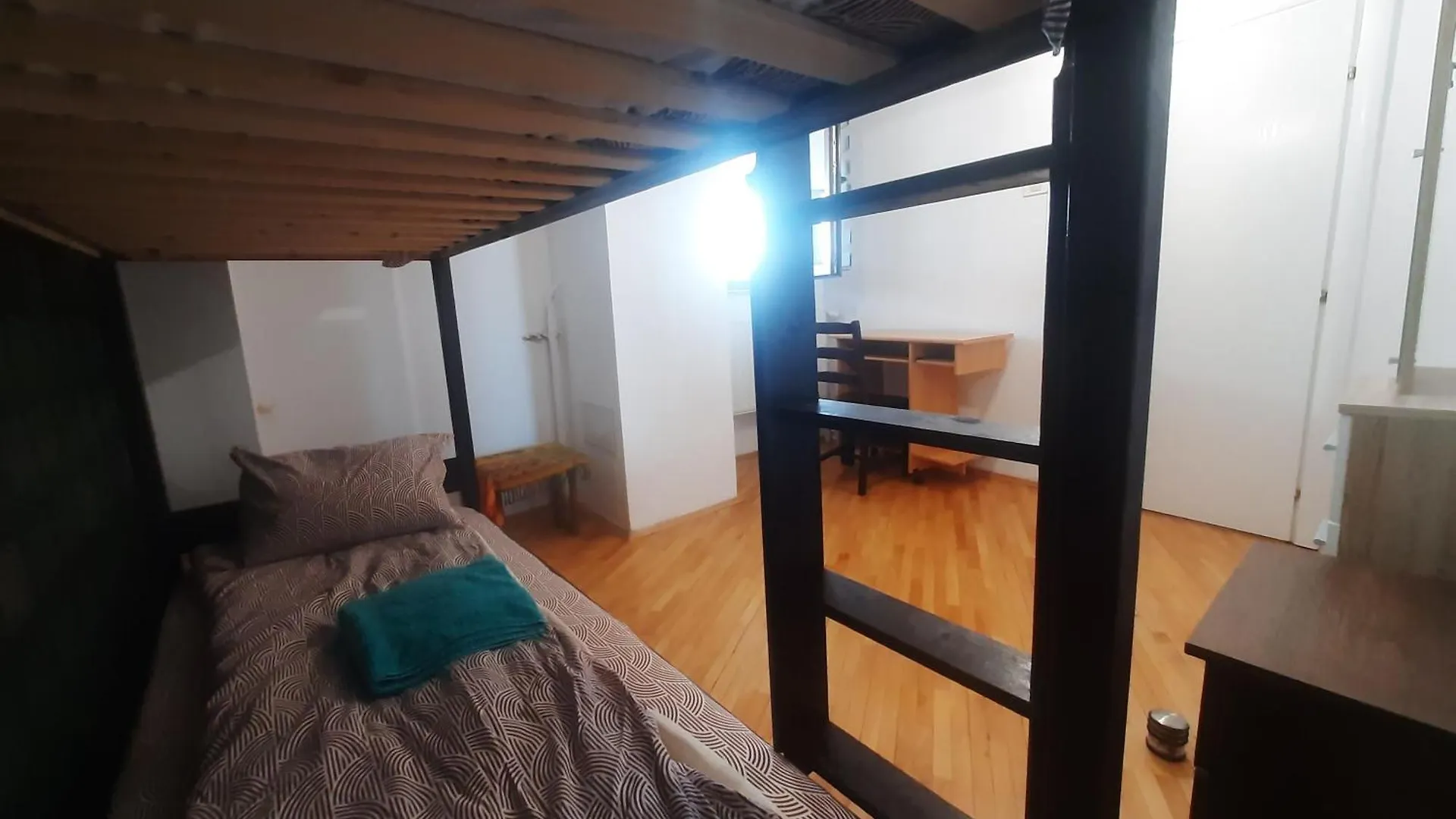 Camera Comuna Bucharest Homestay