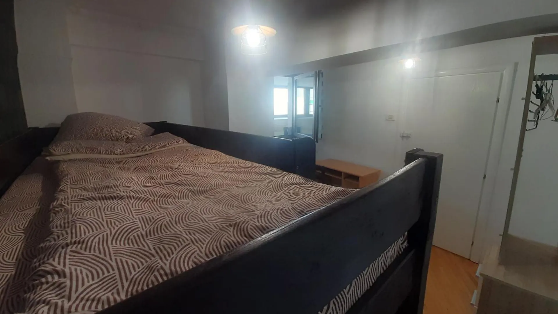 Homestay Camera Comuna Bucharest